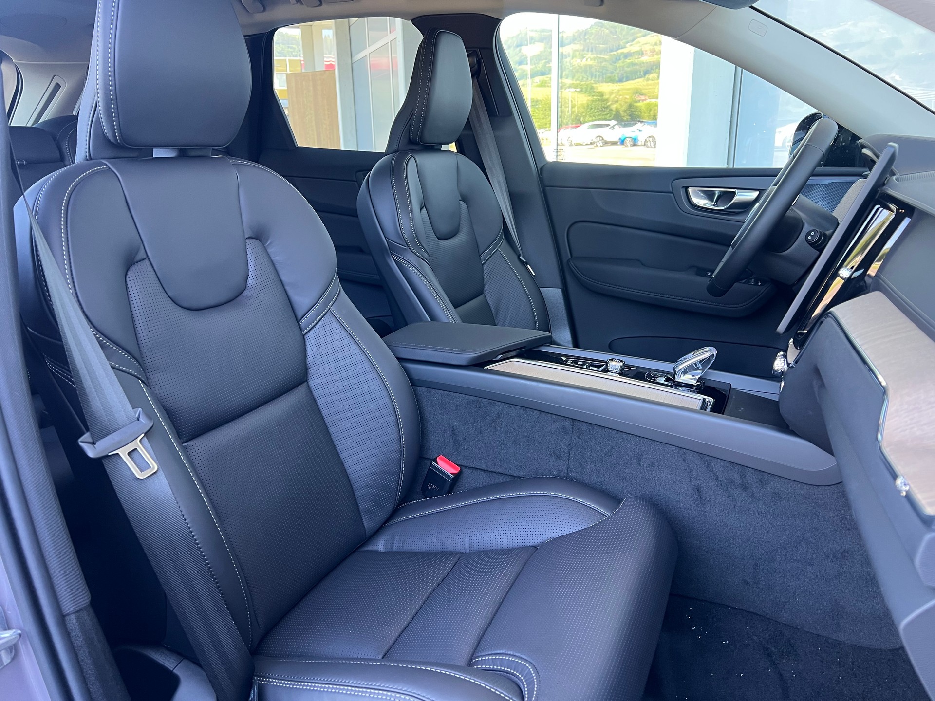 VOLVO XC60 T8 eAWD Ultra Dark Geartronic-showroom-element-3