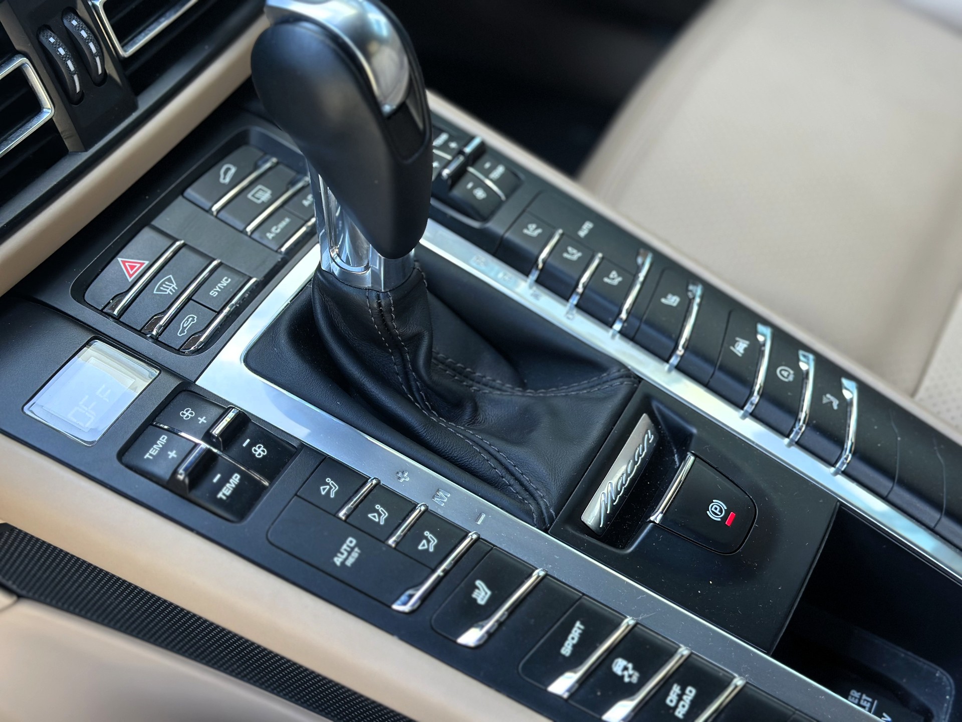 PORSCHE Macan S PDK-image-14