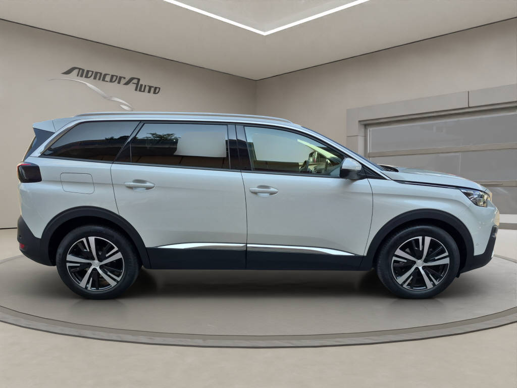 PEUGEOT 5008 1.2 PT Allure EAT8-showroom-element-1