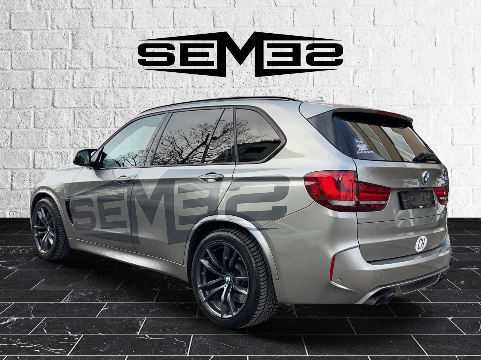 BMW X5M Steptronic-showroom-element-2