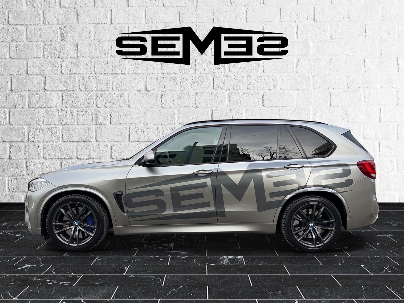 BMW X5M Steptronic-showroom-element-1