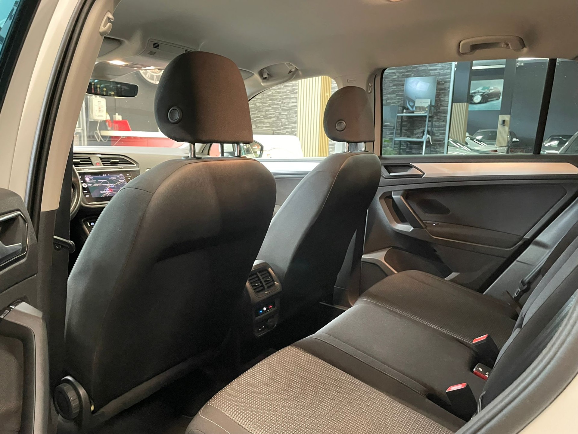 VW Tiguan 2.0 TDI SCR Trendline 4Motion DSG-image-11