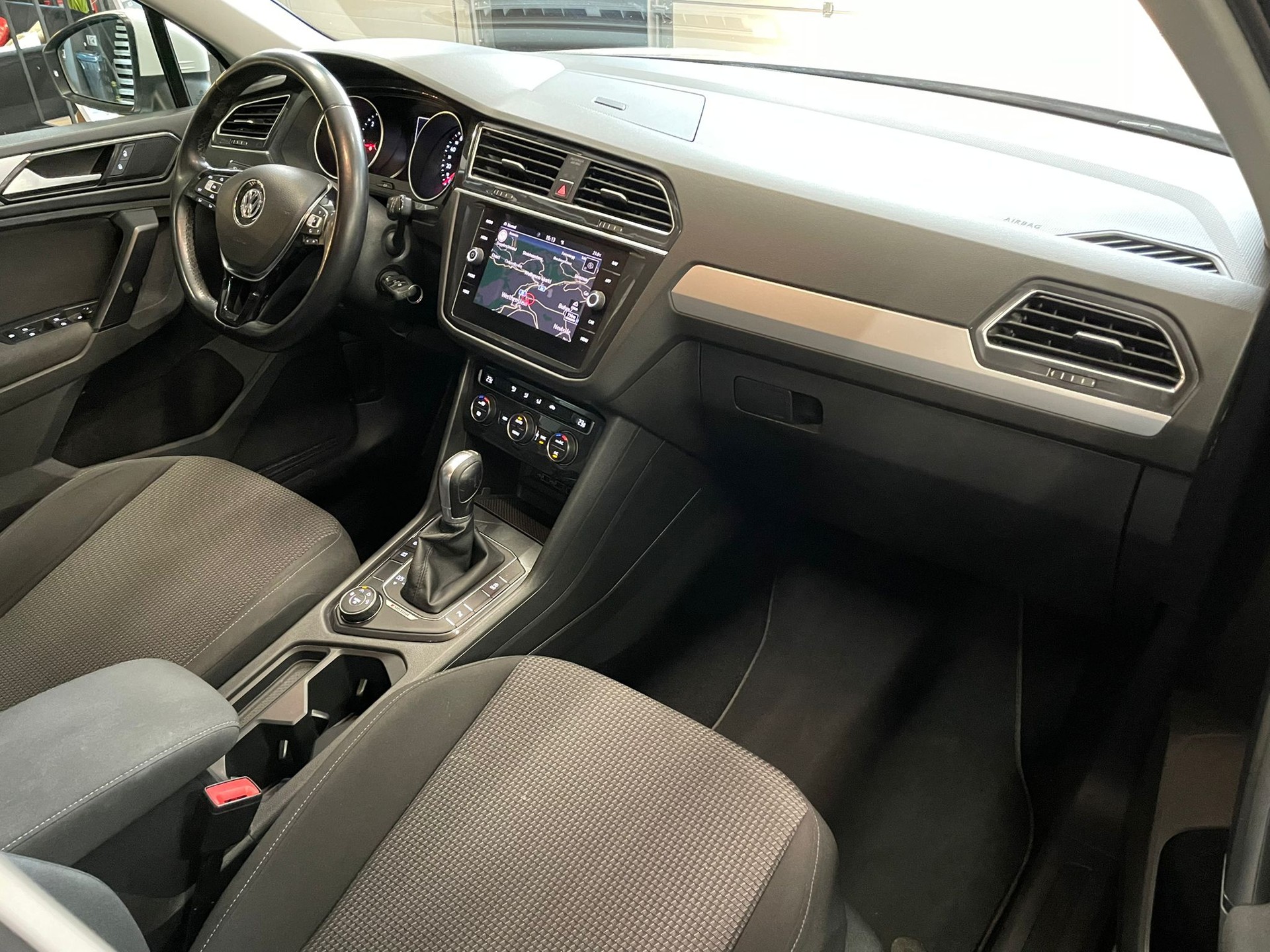 VW Tiguan 2.0 TDI SCR Trendline 4Motion DSG-image-9