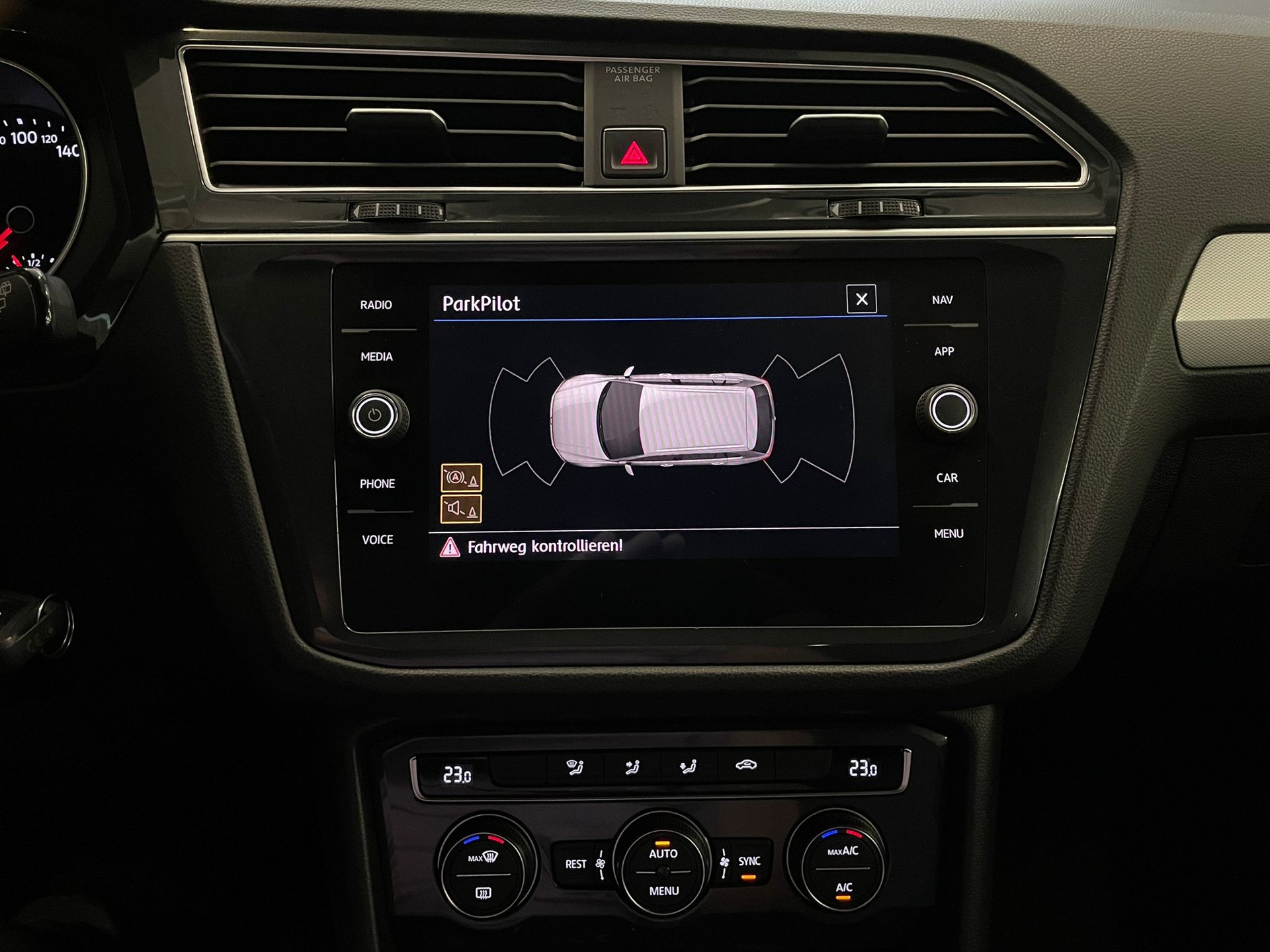 VW Tiguan 2.0 TDI SCR Trendline 4Motion DSG-image-15