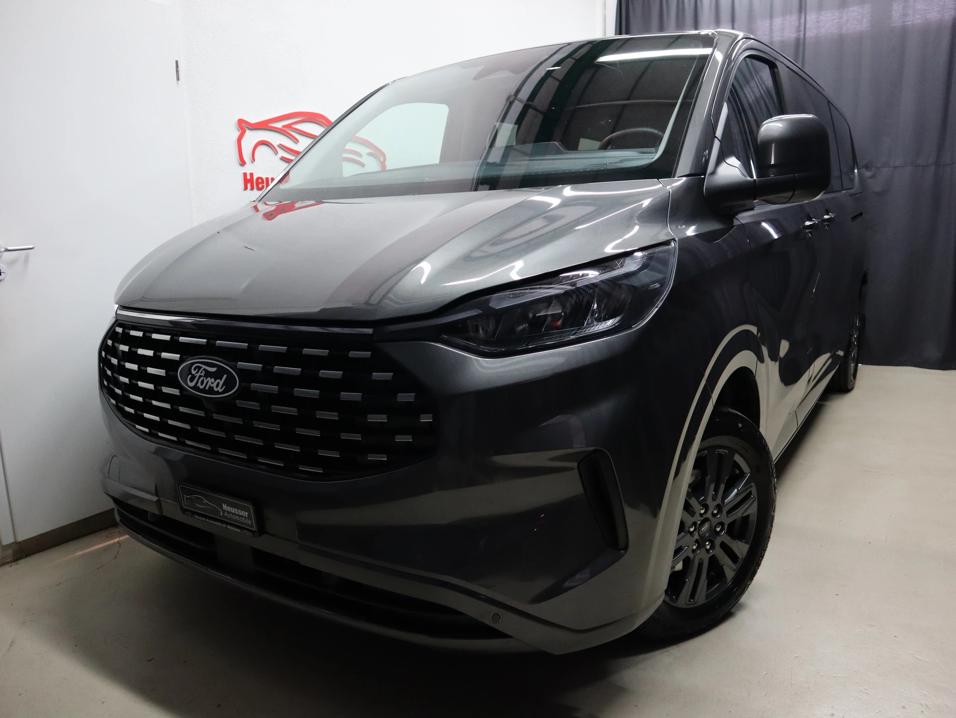 FORD Tourneo Custom Bus 320 L2H1 Titanium Automat - 8 Sitzplätze - Leder - Navi - DAB+ - Kamera - 170 PS