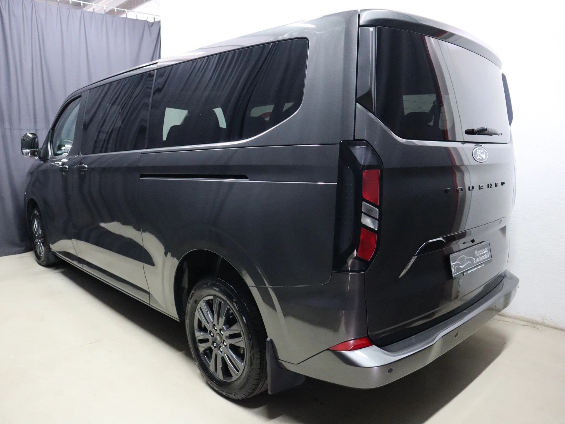 FORD Tourneo Custom Bus 320 L2H1 Titanium Automat - 8 Sitzplätze - Leder - Navi - DAB+ - Kamera - 170 PS-showroom-element-3