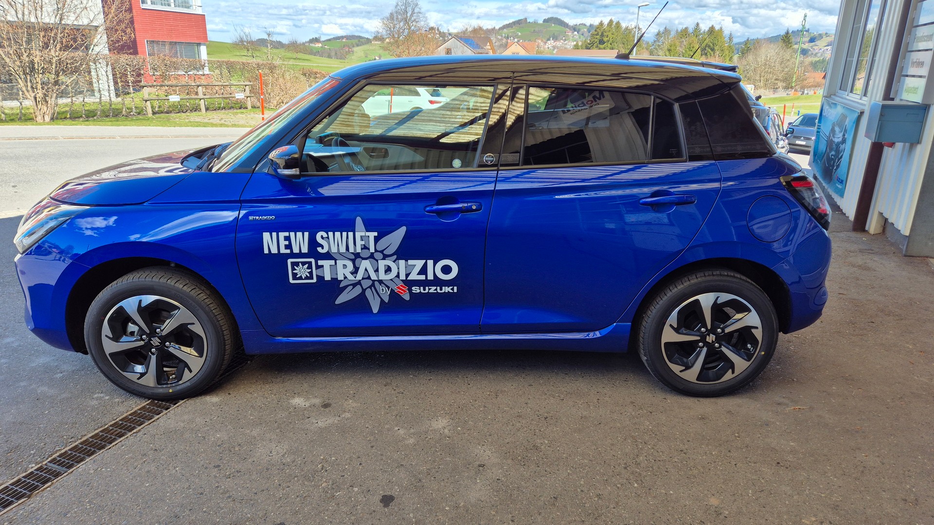 SUZUKI Swift 1.2 Tradizio Top Hybrid 4x4-showroom-element-1