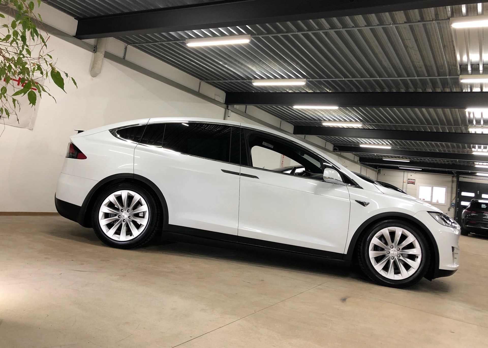 TESLA Model X Maximale-Reichweite 562PS Raven / 7 Plätze / Autopilot inkl. FSD-showroom-element-3