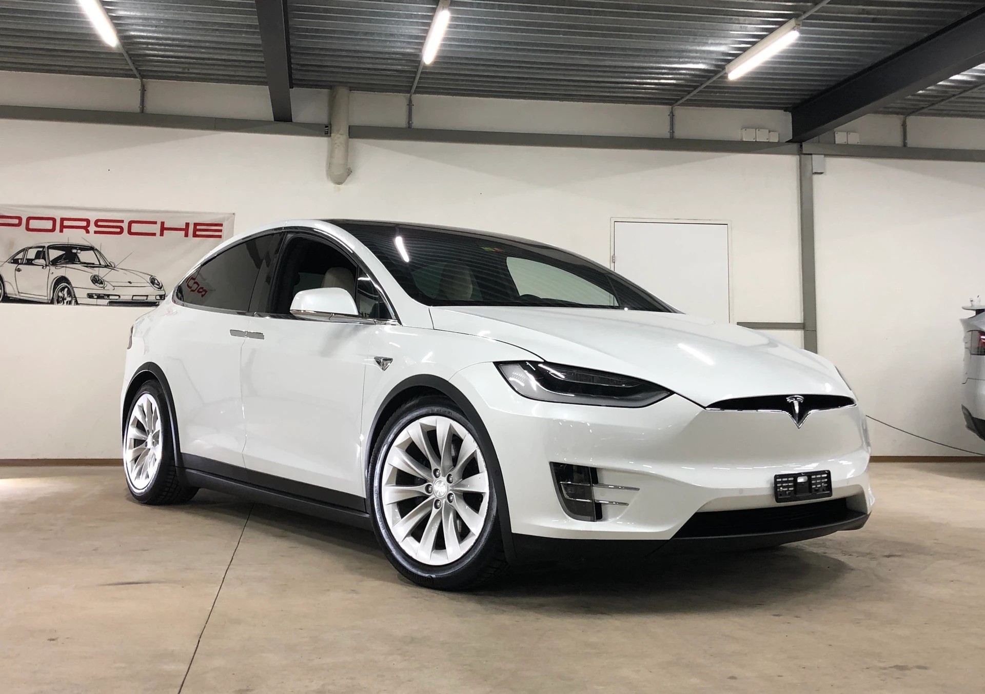 TESLA Model X Maximale-Reichweite 562PS Raven / 7 Plätze / Autopilot inkl. FSD-showroom-element-2
