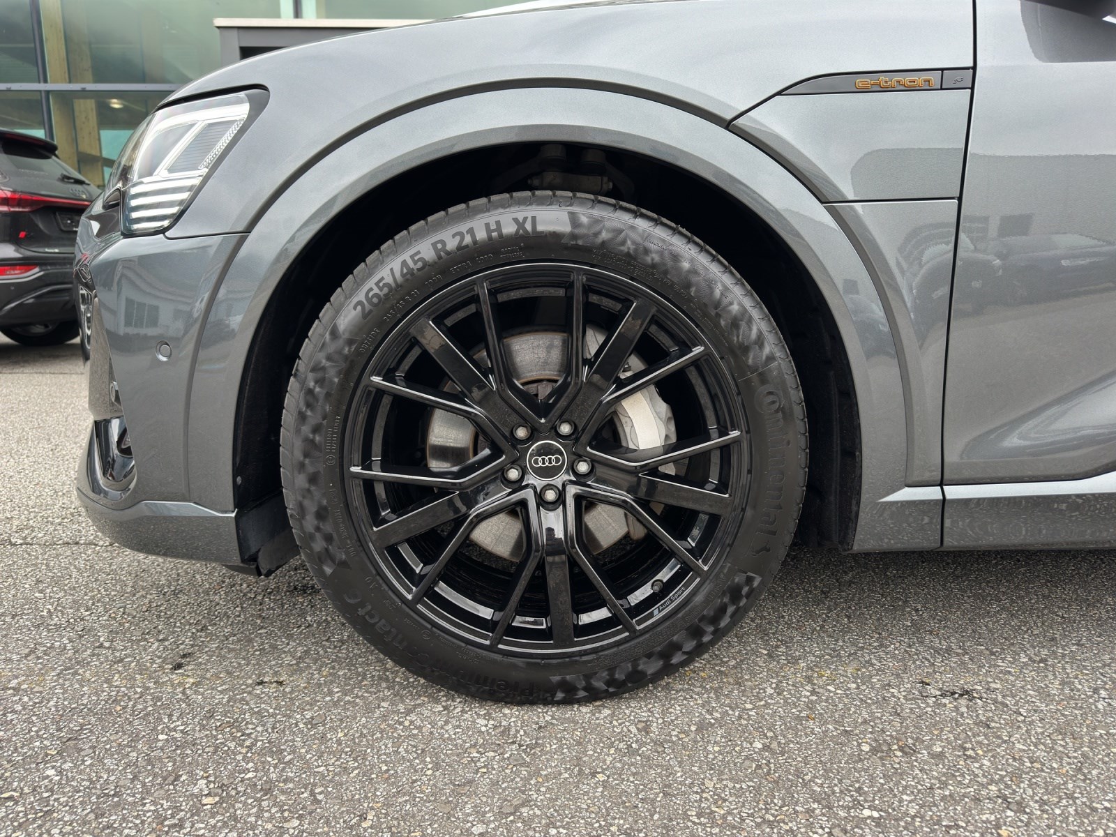AUDI e-tron 55 Sportback S Line Black Edition quattro-image-13