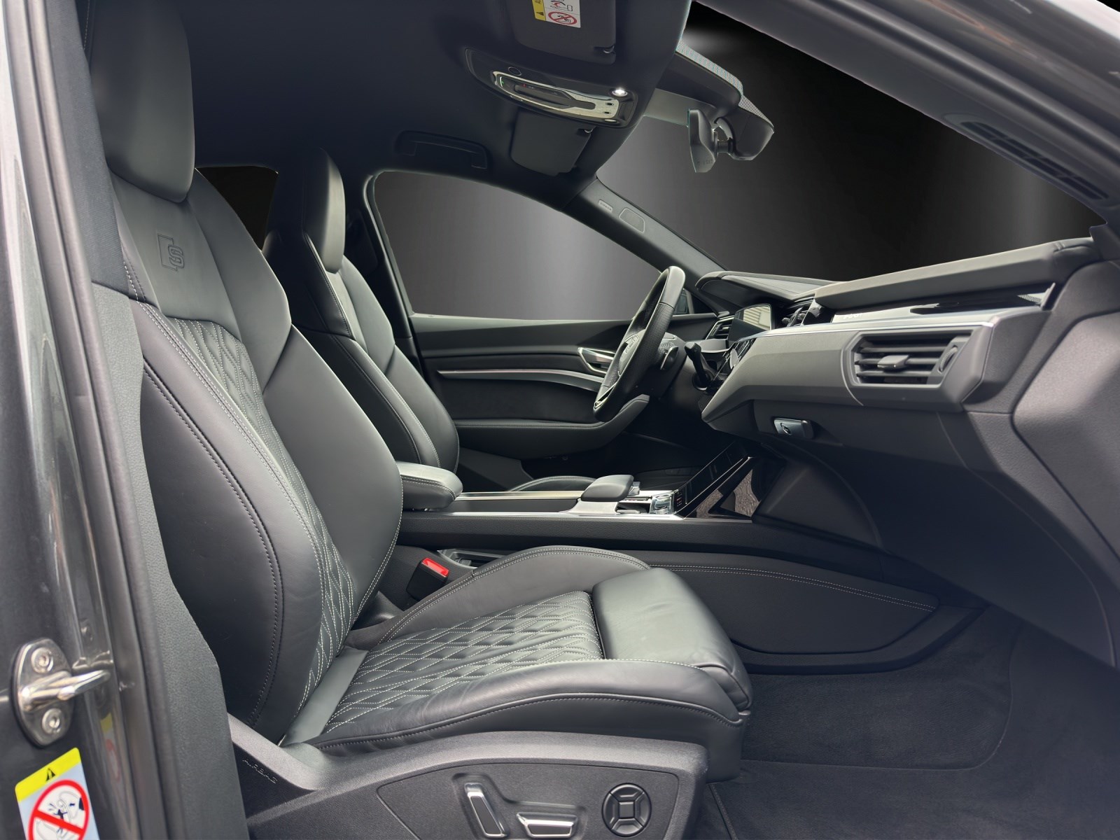 AUDI e-tron 55 Sportback S Line Black Edition quattro-image-8