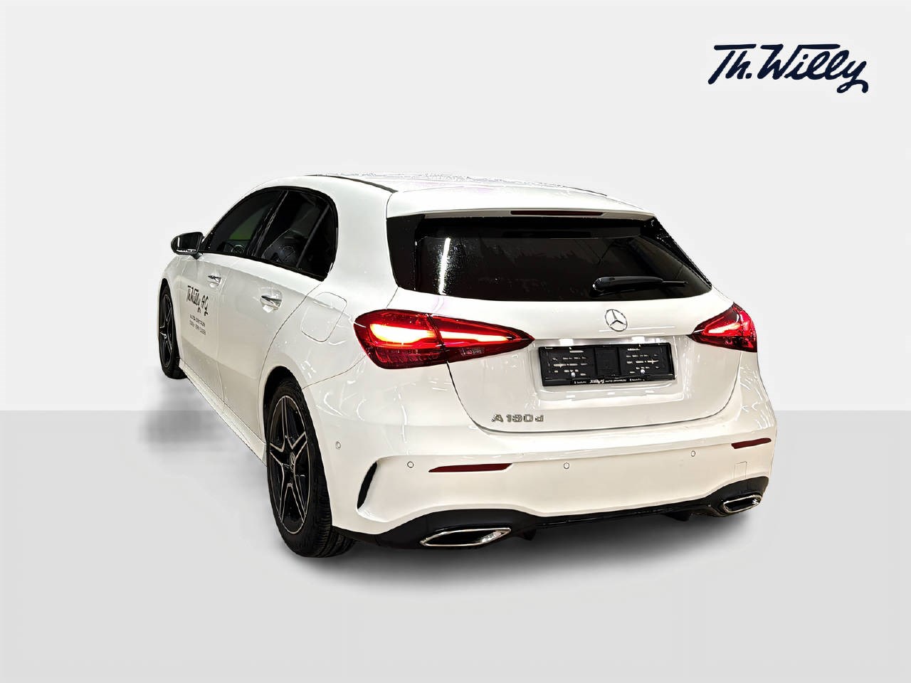 MERCEDES-BENZ A 180 d AMG Line-showroom-element-2