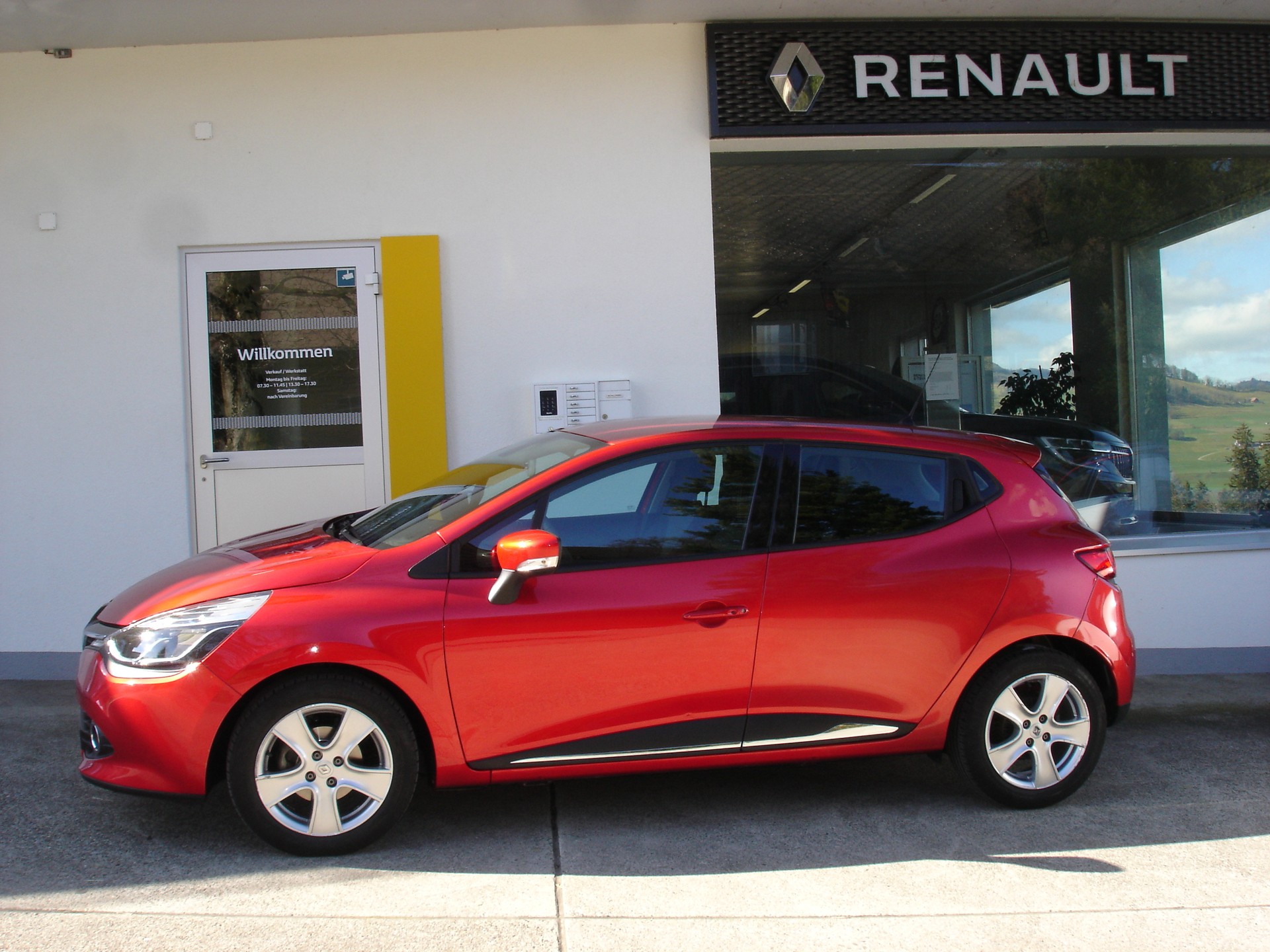 RENAULT Clio 1.2 16V T Dynamique EDC