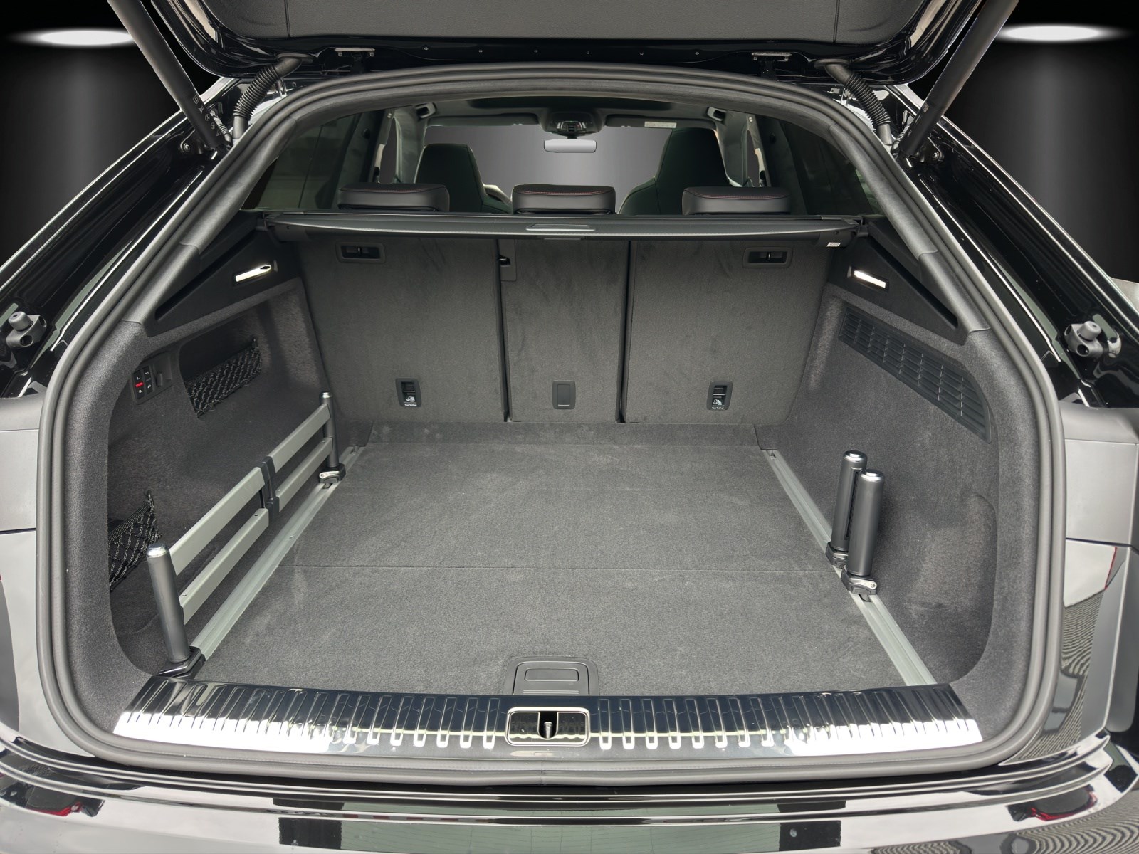 AUDI RSQ8 performance quattro-image-6