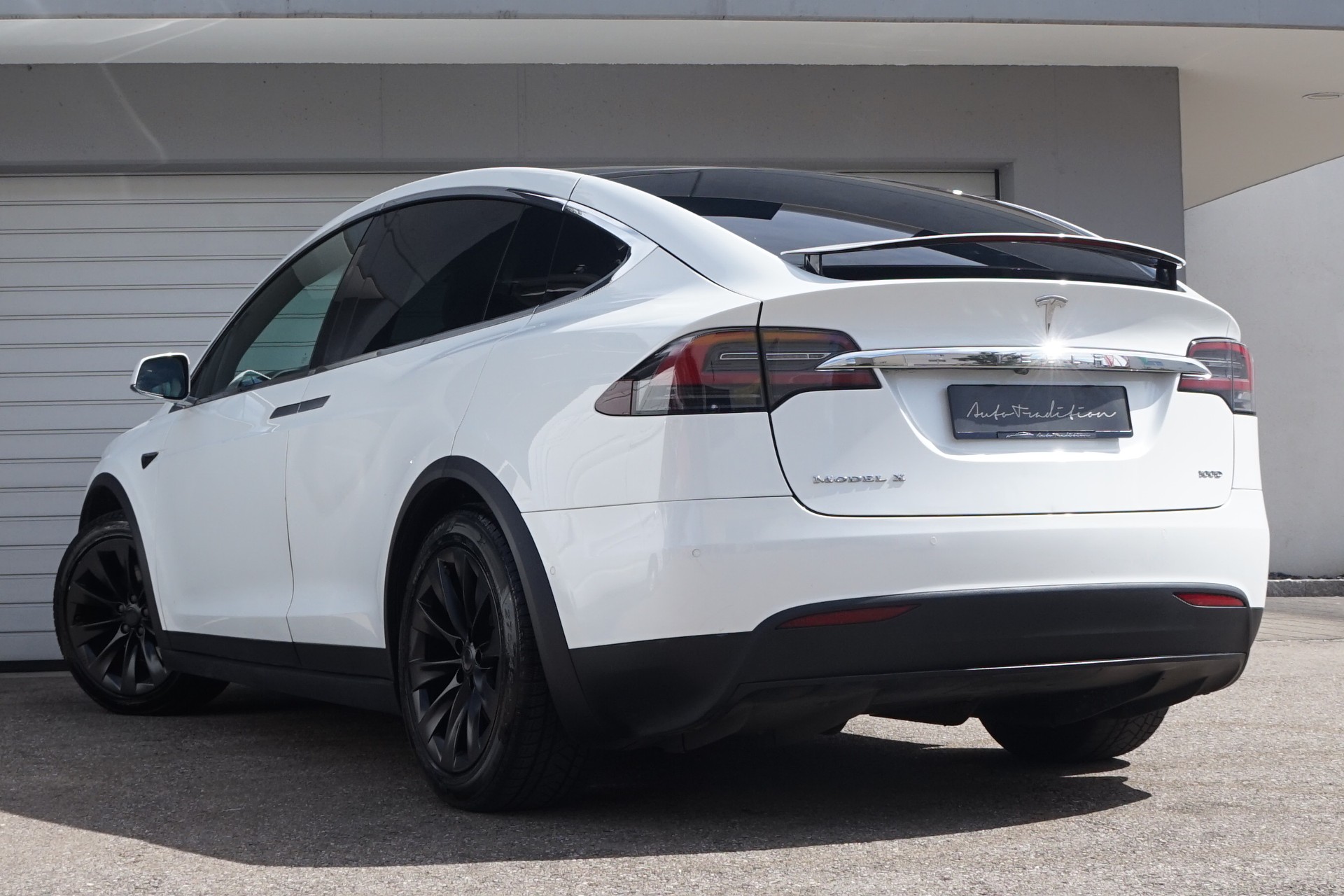 TESLA Model X Maximale-Reichweite ** INTEL PROZESSOR - GARANTIE BIS 10.2027 ** AHK ** CCS-UPGRADE** AUTOPILOT**-showroom-element-1