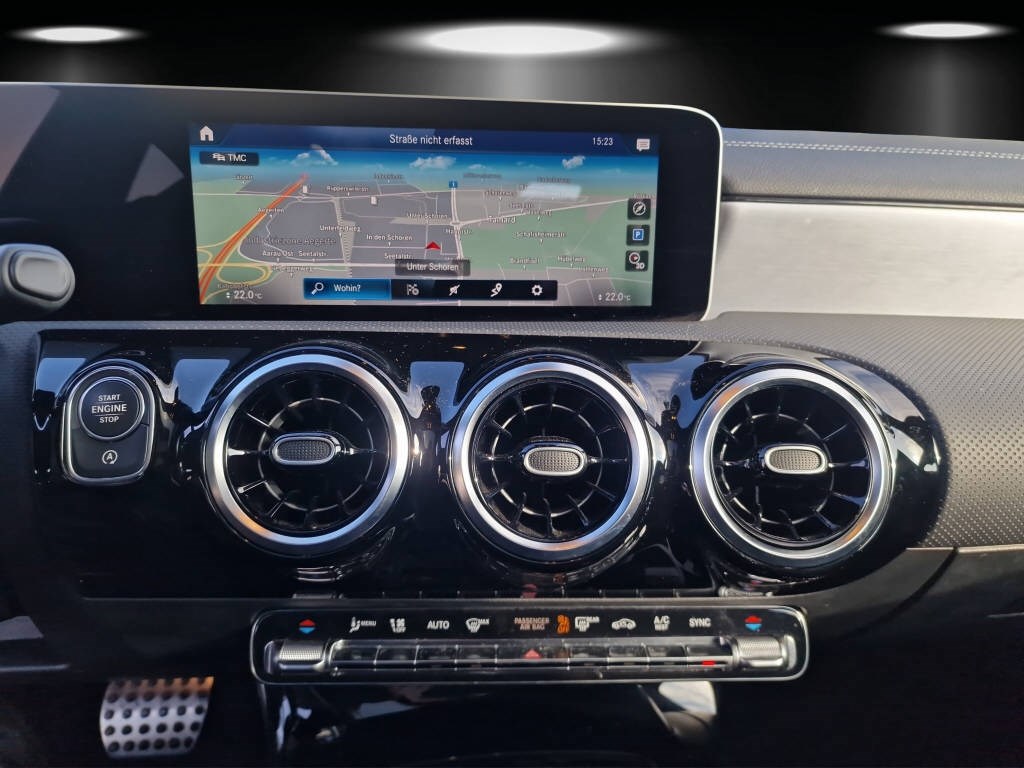 MERCEDES-BENZ CLA 250 AMG Line-image-11