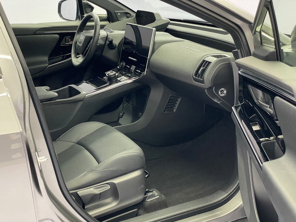 bZ4X Electric Premium AWD 11 kW OBC