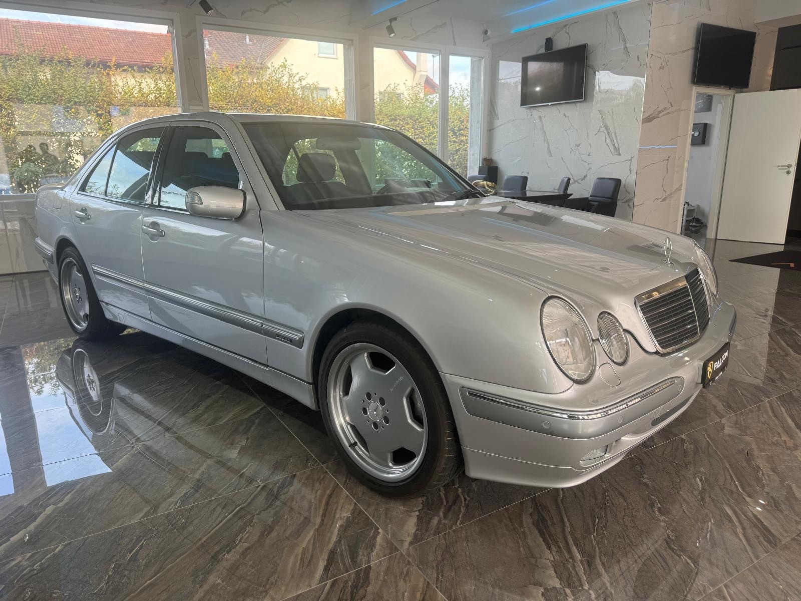 MERCEDES-BENZ E 240 Elégance-showroom-element-3