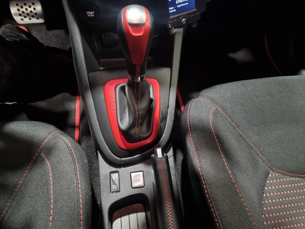 RENAULT Clio Sport 1.6 T 220 RSTrophy S/S-image-10