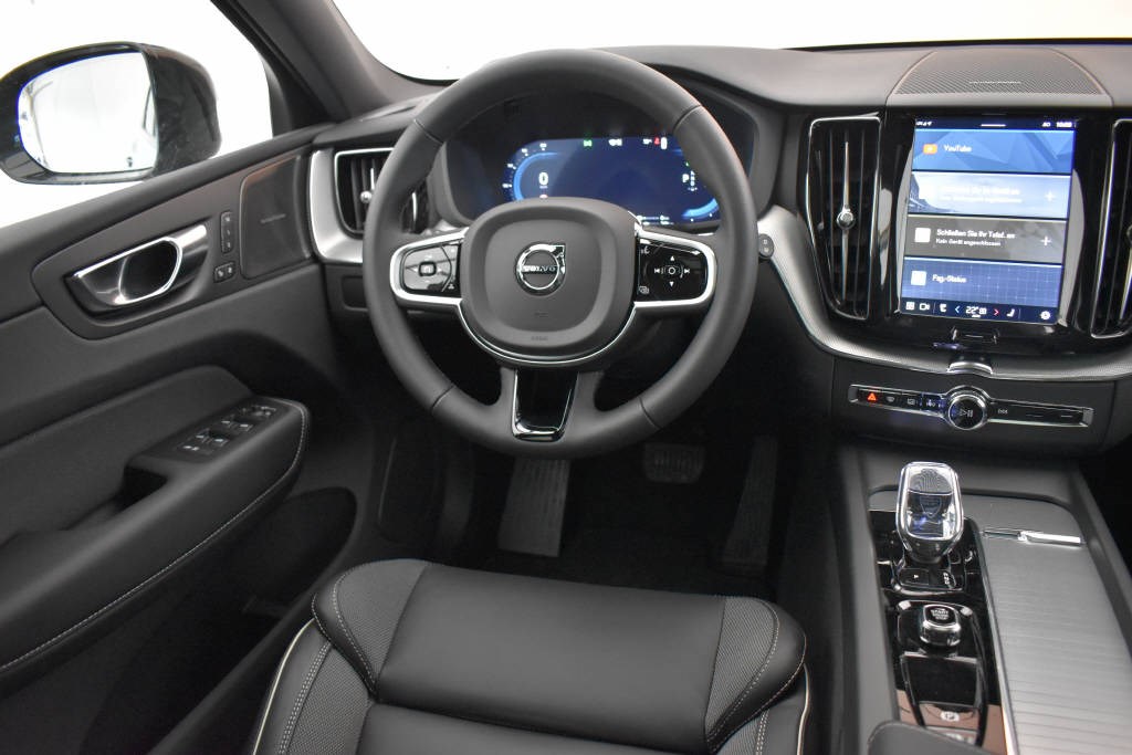 VOLVO XC60 2.0 T6 TE Plus Black Edition eAWD-image-10