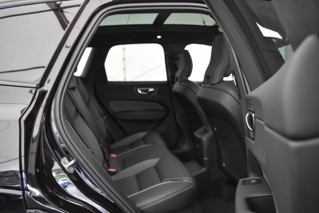 VOLVO XC60 2.0 T6 TE Plus Black Edition eAWD-image-8