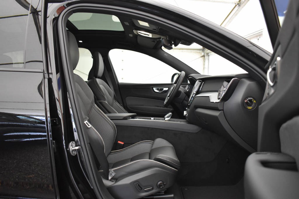 VOLVO XC60 2.0 T6 TE Plus Black Edition eAWD-image-9