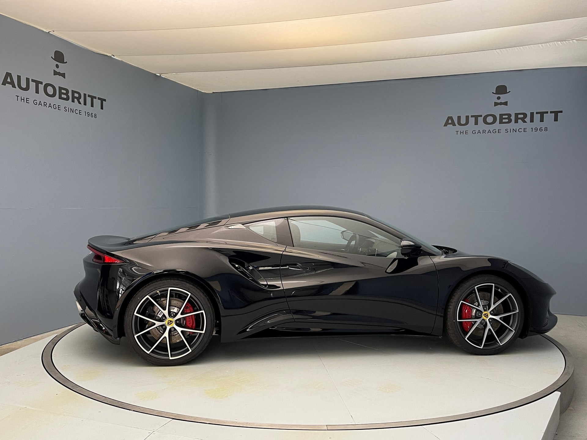 LOTUS Emira 2.0 I4 First Edition-showroom-element-1