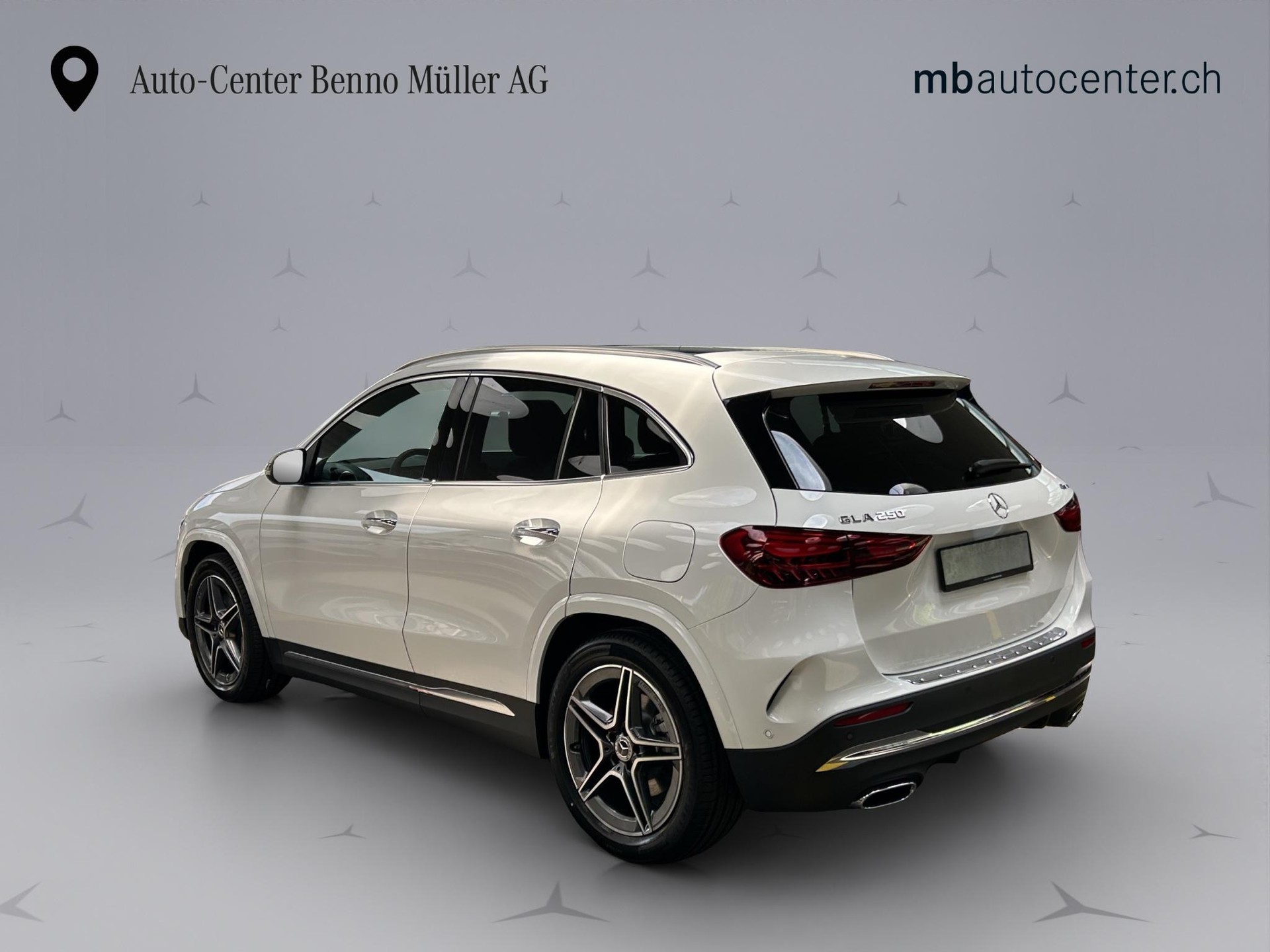 MERCEDES-BENZ GLA 250 Swiss Star AMG Line 4matic-showroom-element-2