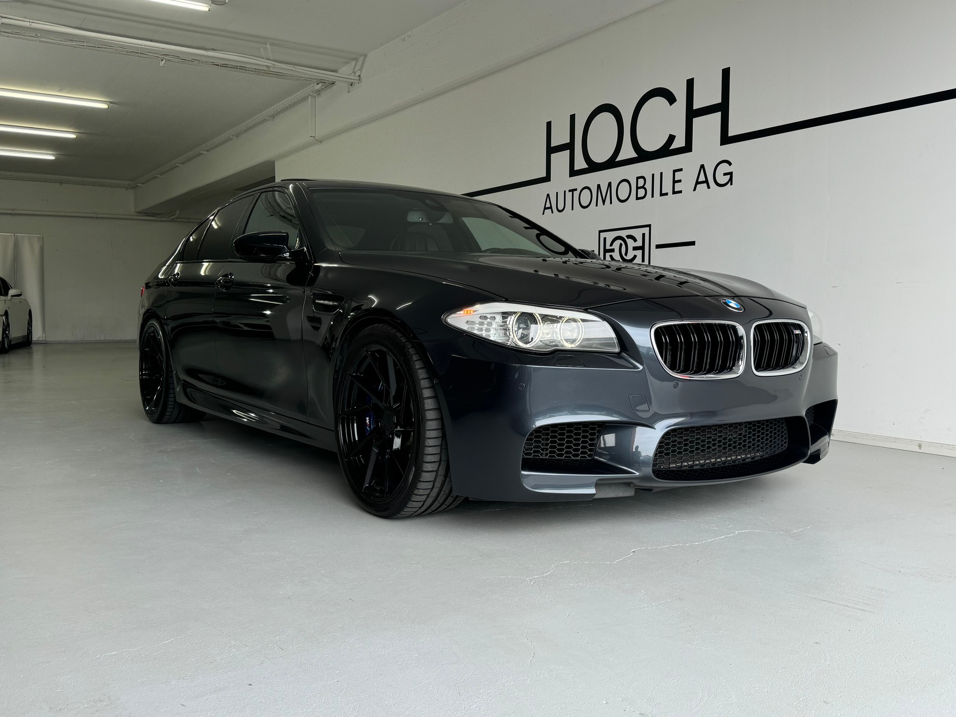 BMW M5 Drivelogic-showroom-element-1