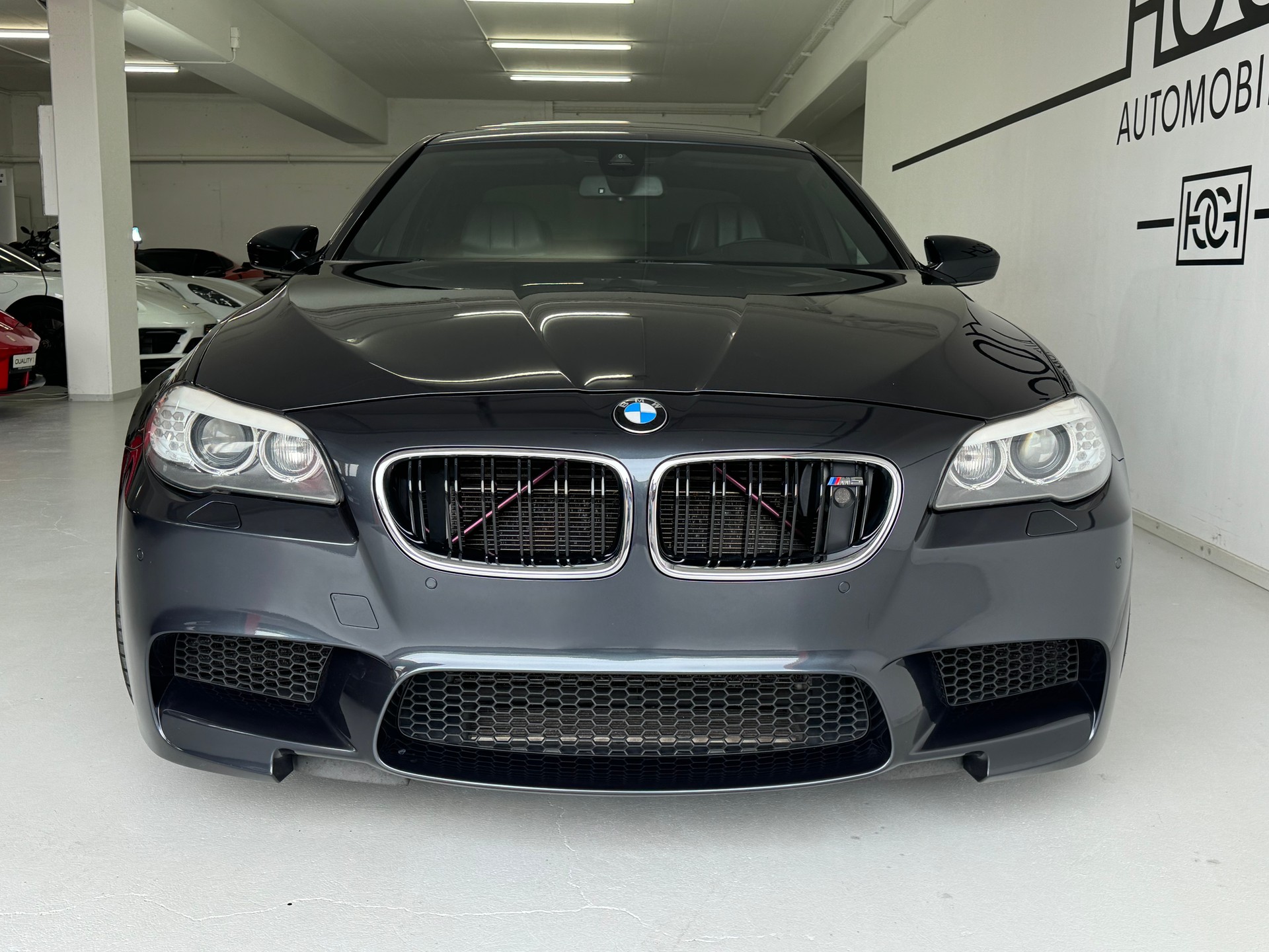 BMW M5 Drivelogic-showroom-element-3