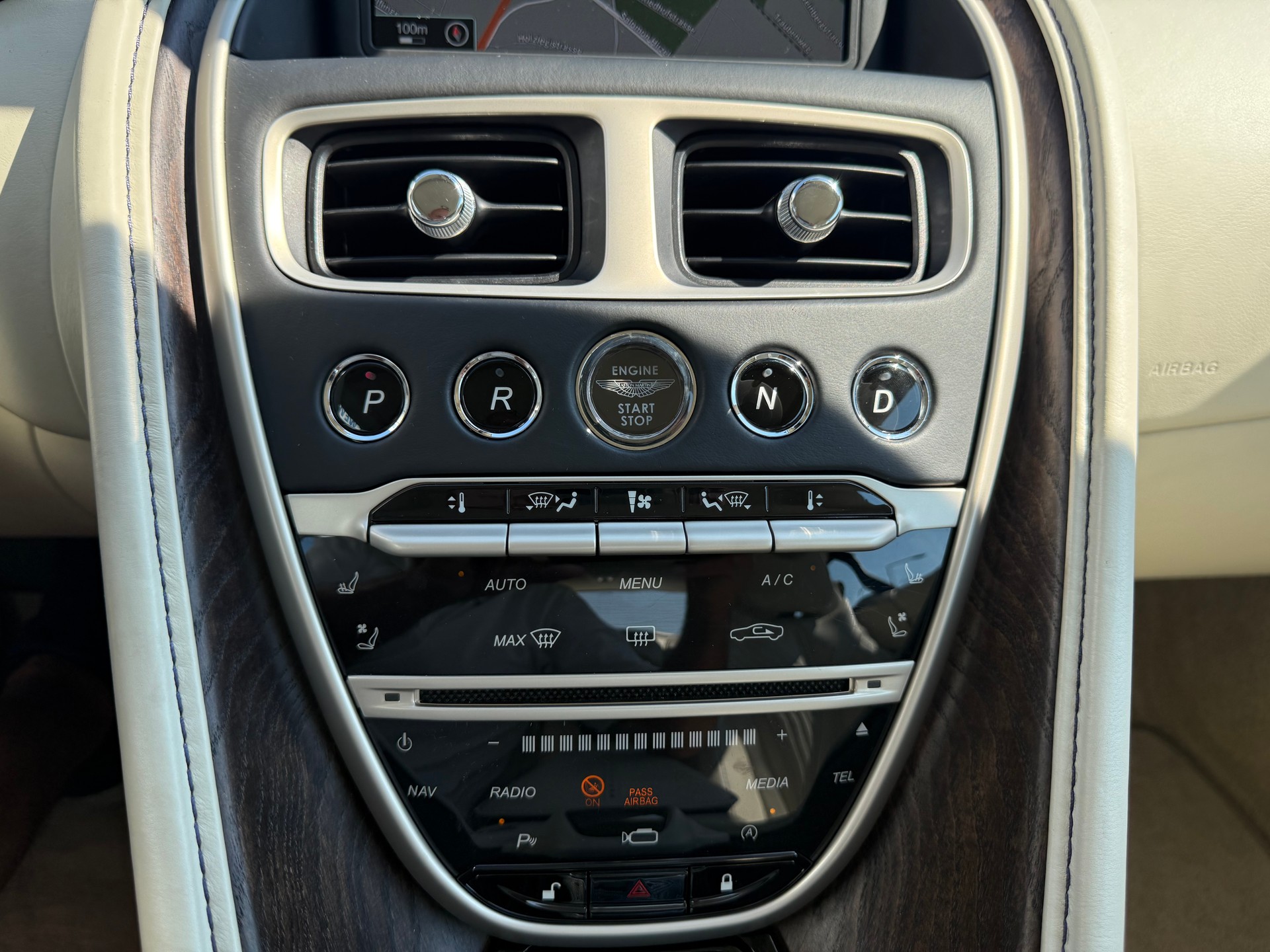 ASTON MARTIN DB11 V12 Touchtronic 3-image-17