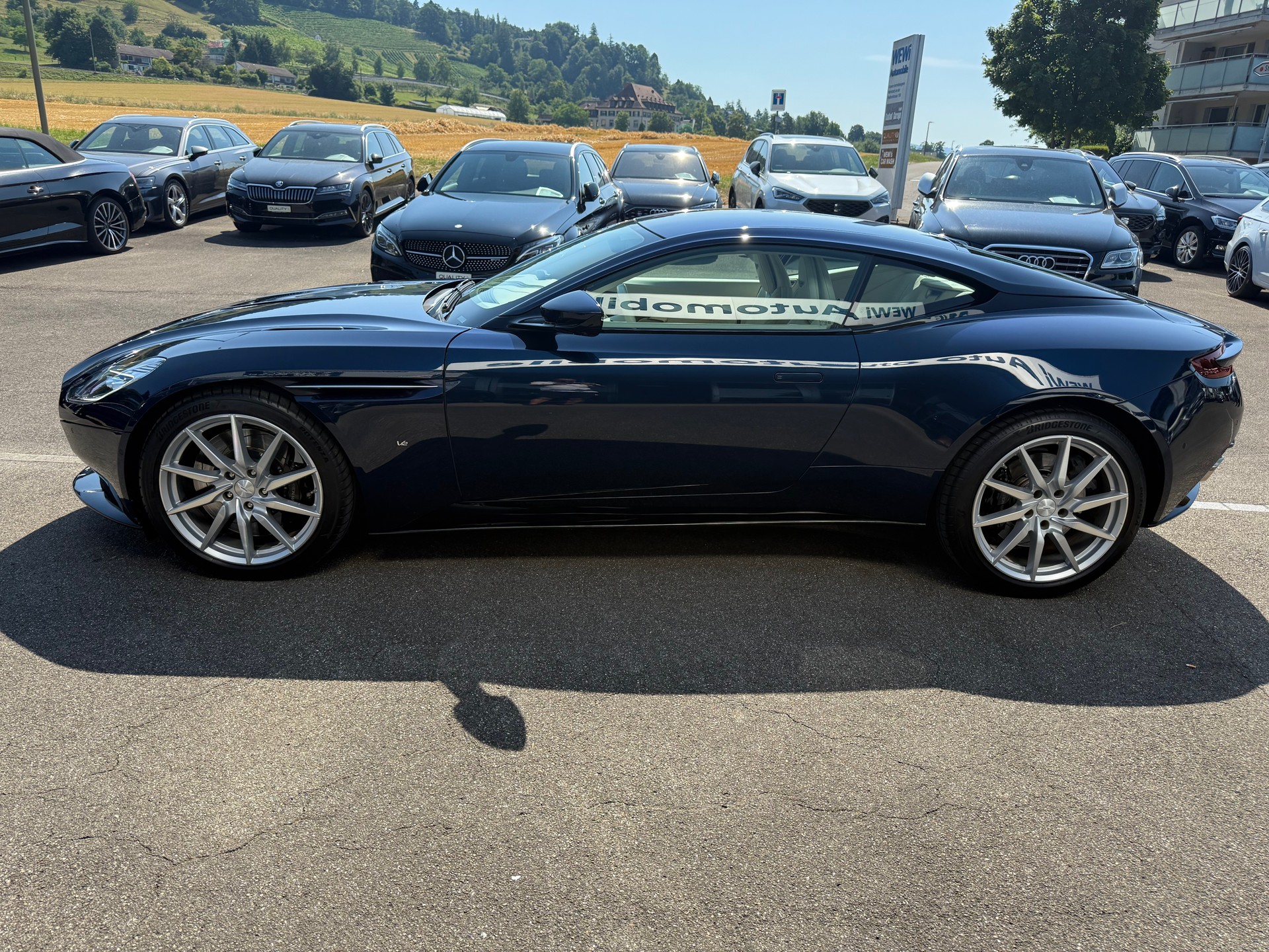 ASTON MARTIN DB11 V12 Touchtronic 3-showroom-element-3