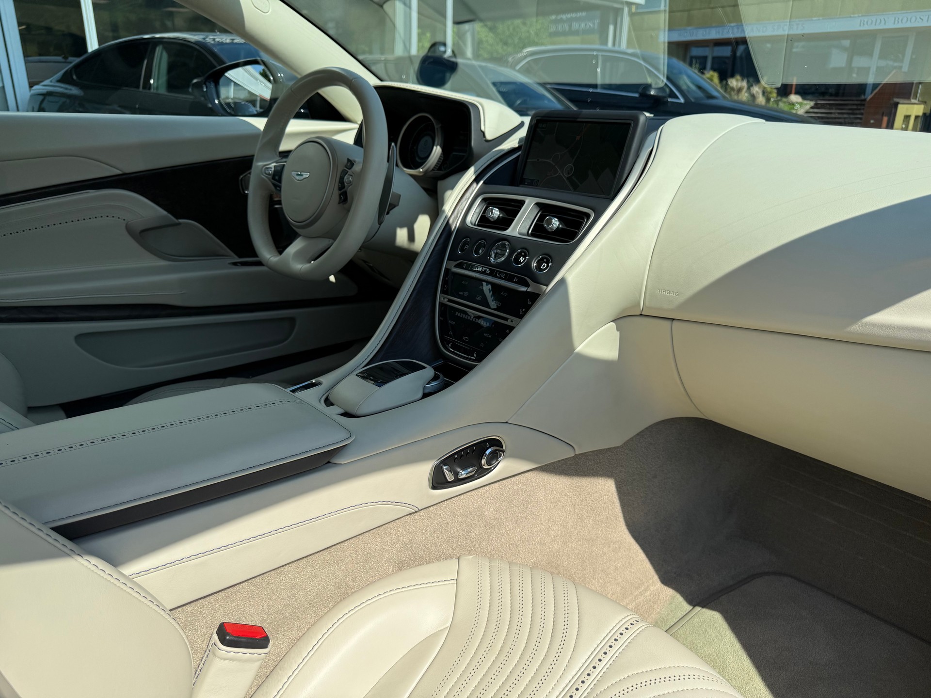 ASTON MARTIN DB11 V12 Touchtronic 3-image-18