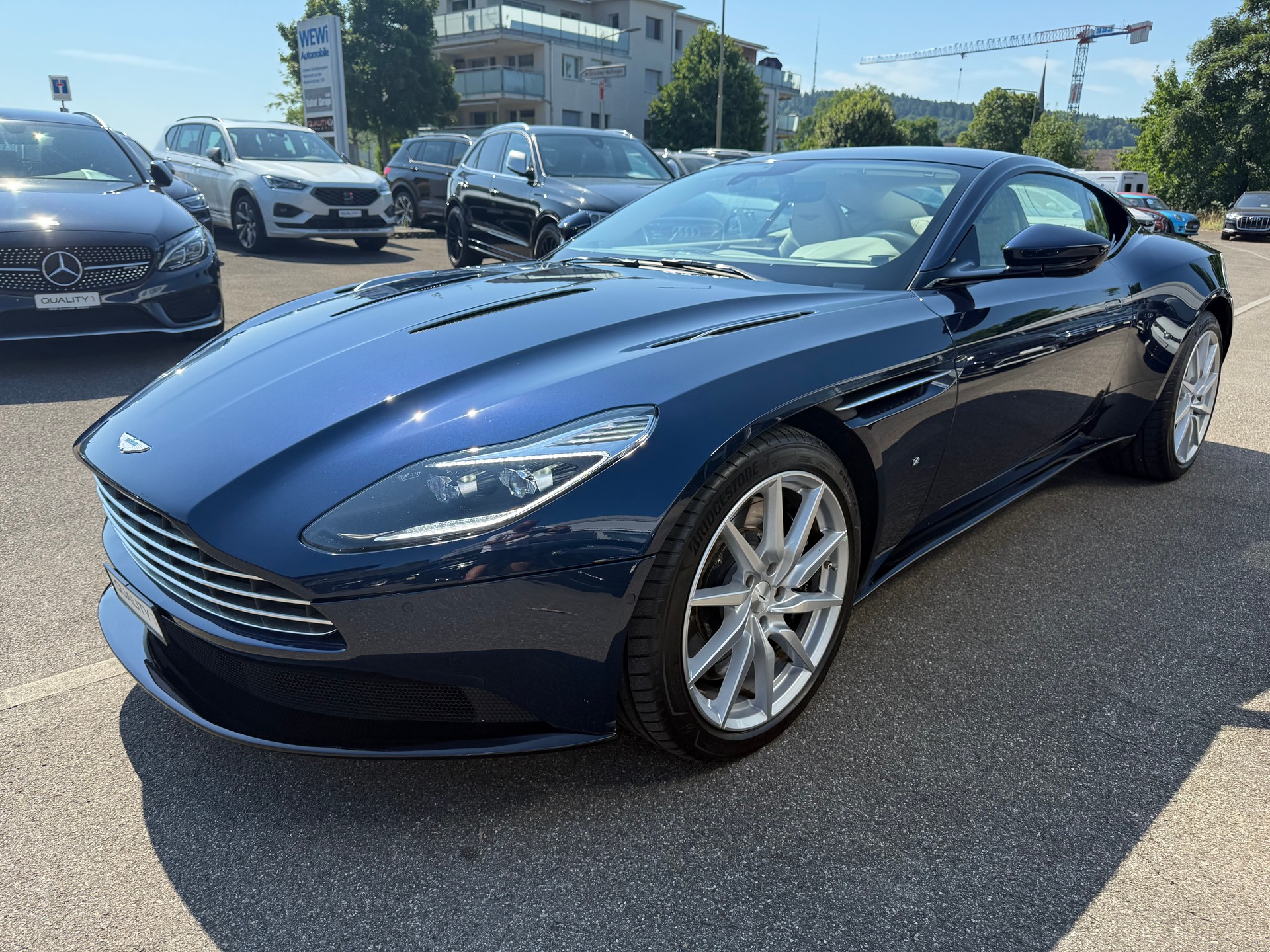ASTON MARTIN DB11 V12 Touchtronic 3-showroom-element-2