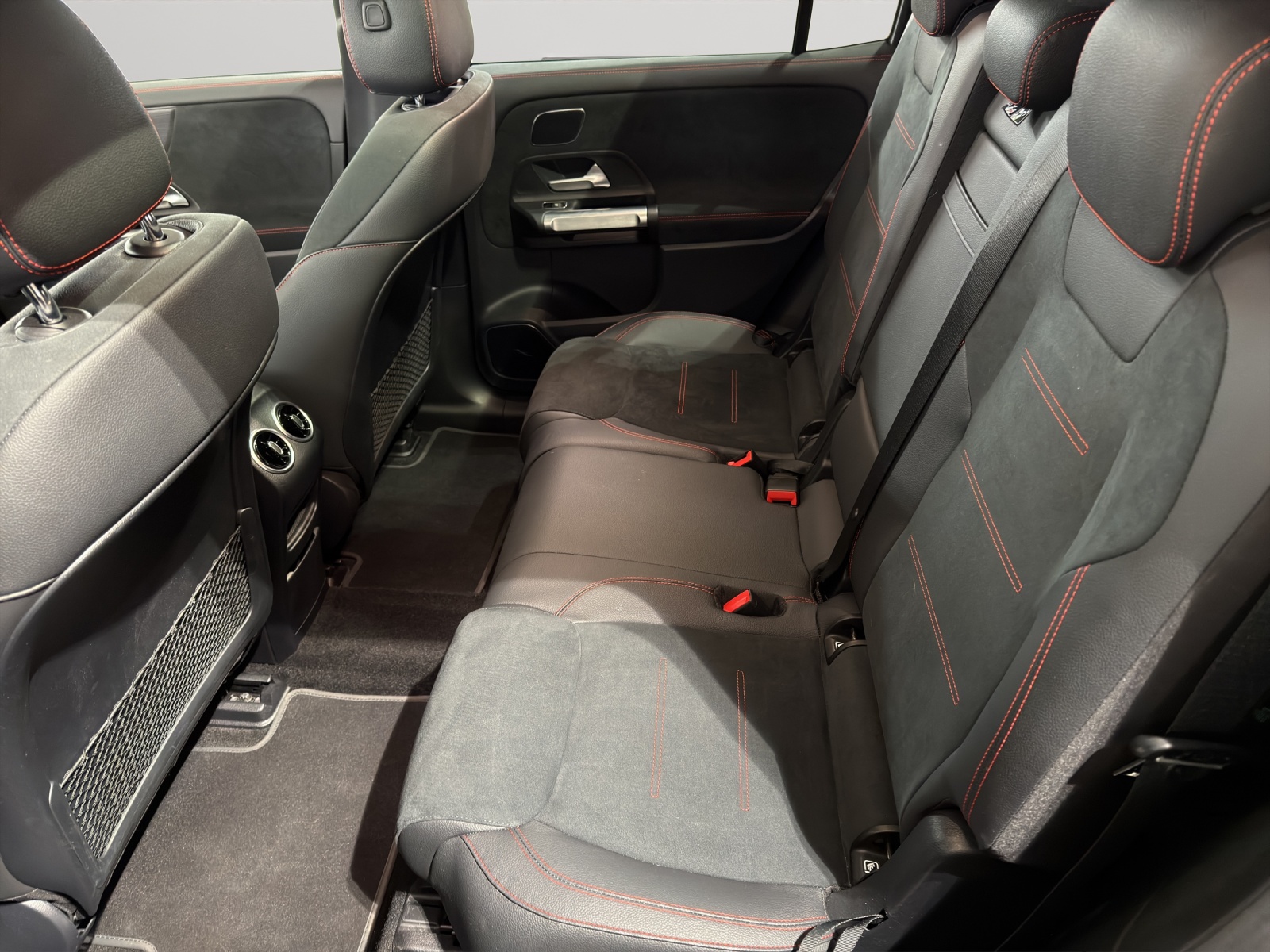 Image MERCEDES-BENZ EQB-350 EQB 350 66,5 kWh 4Matic Swiss Star