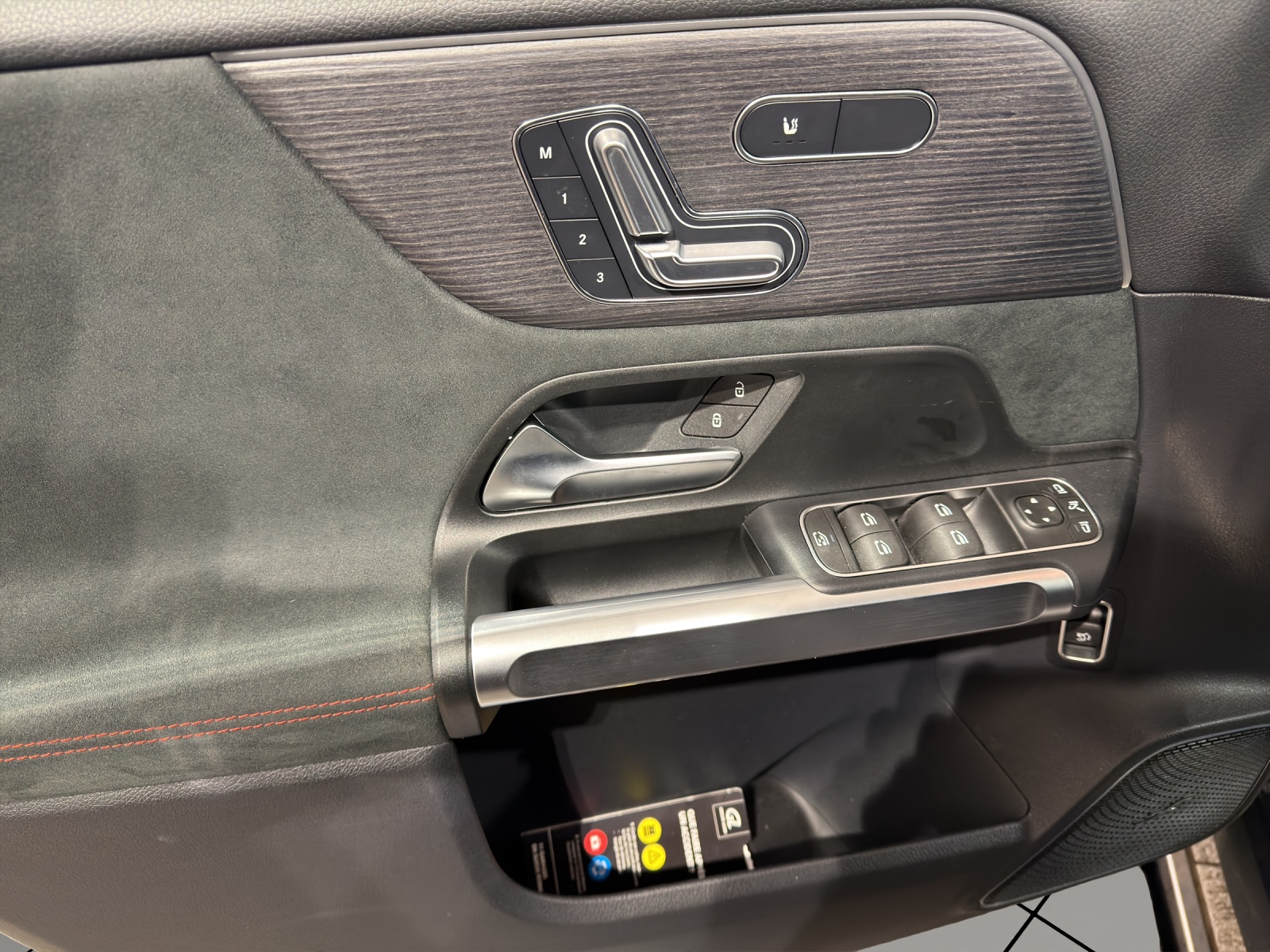 Image MERCEDES-BENZ EQB-350 EQB 350 66,5 kWh 4Matic Swiss Star