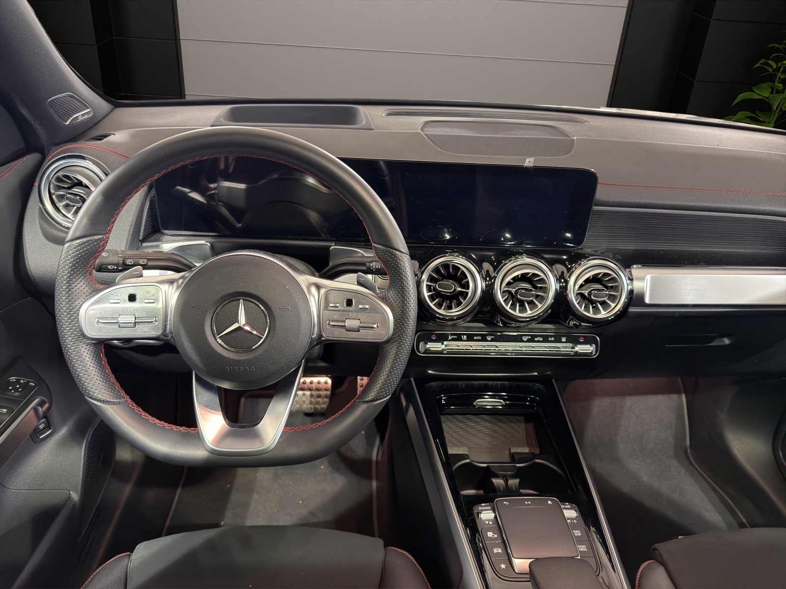 Image MERCEDES-BENZ EQB-350 EQB 350 66,5 kWh 4Matic Swiss Star