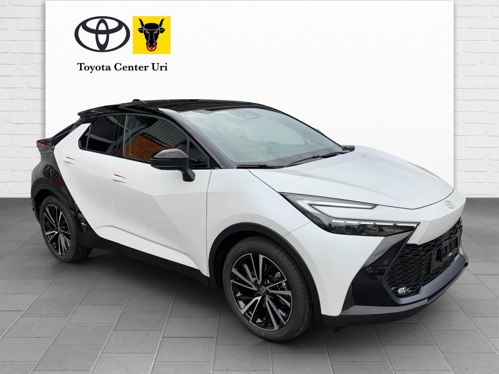 TOYOTA C-HR 2.0 Hybrid Style 4WD Premiere-showroom-element-3