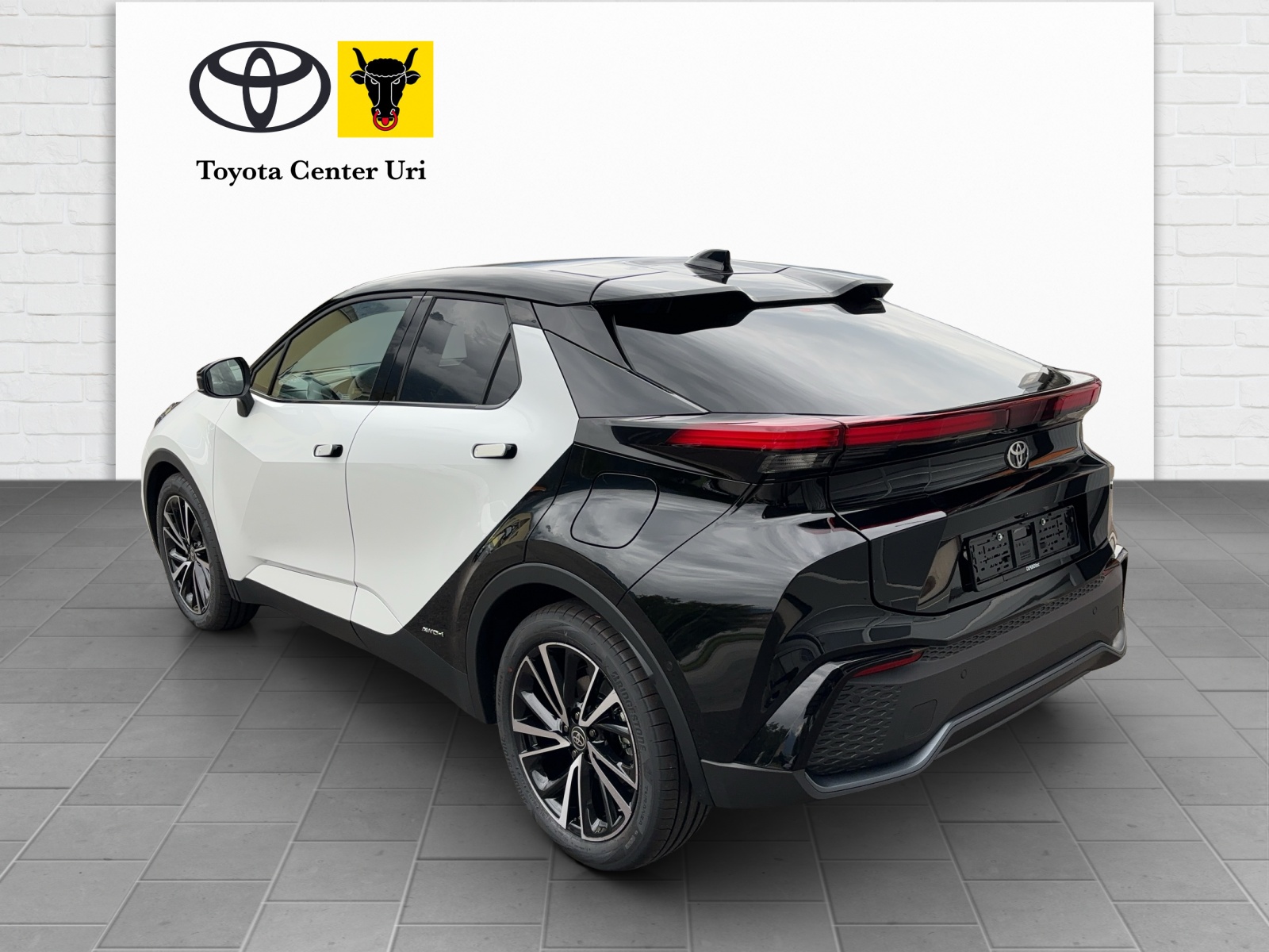 TOYOTA C-HR 2.0 Hybrid Style 4WD Premiere-showroom-element-2