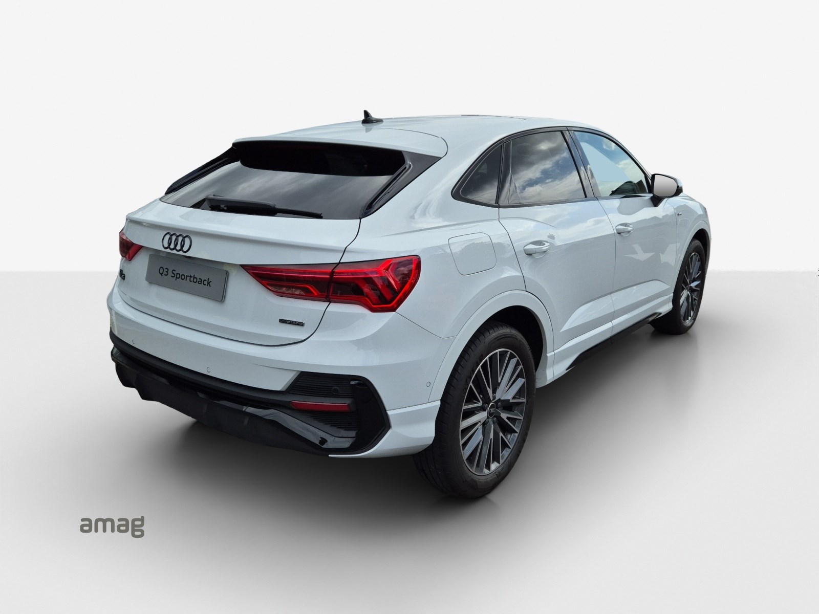 AUDI Q3 Sportback 45 TFSI S line quattro-image-4