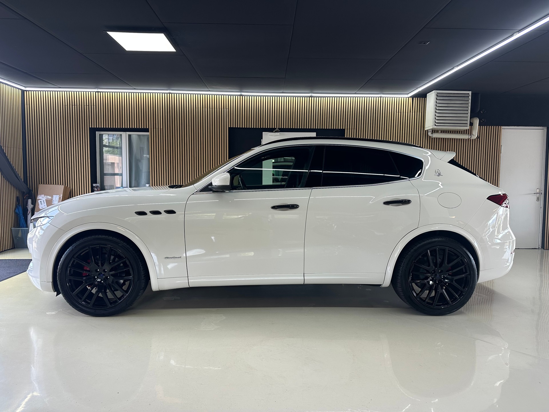 MASERATI Levante 3.0 V6 GranSport Automatica-showroom-element-3