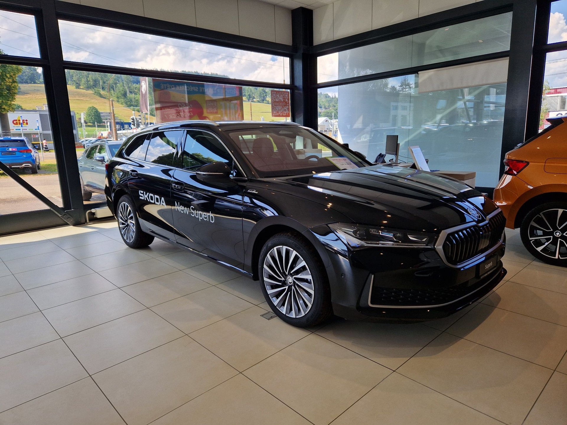 SKODA Superb Combi 2.0 TDi L&K 4x4 DSG-showroom-element-1