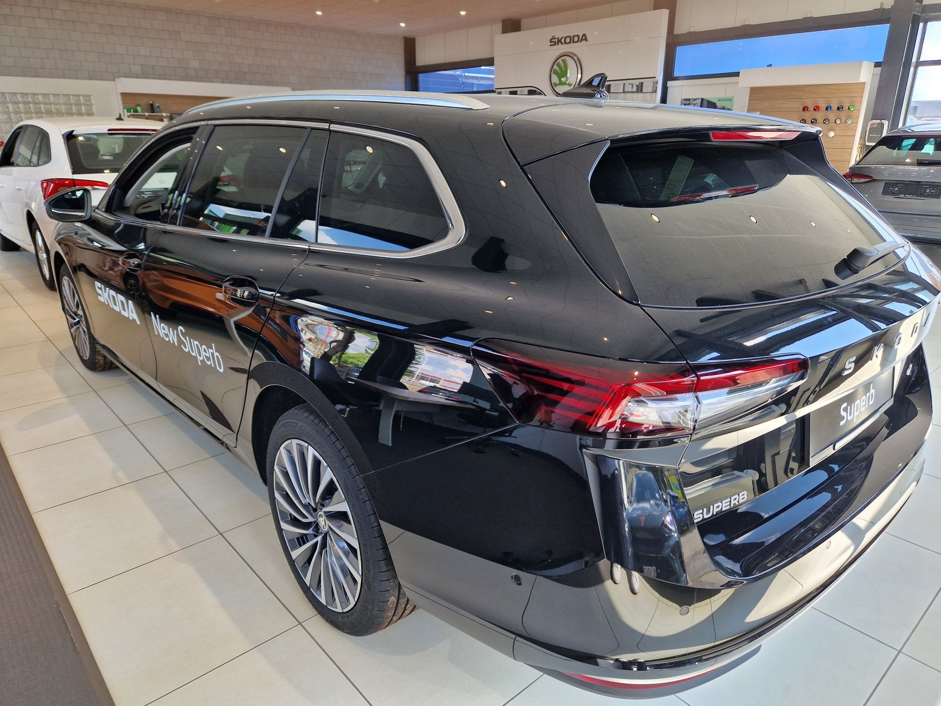 SKODA Superb Combi 2.0 TDi L&K 4x4 DSG-showroom-element-3