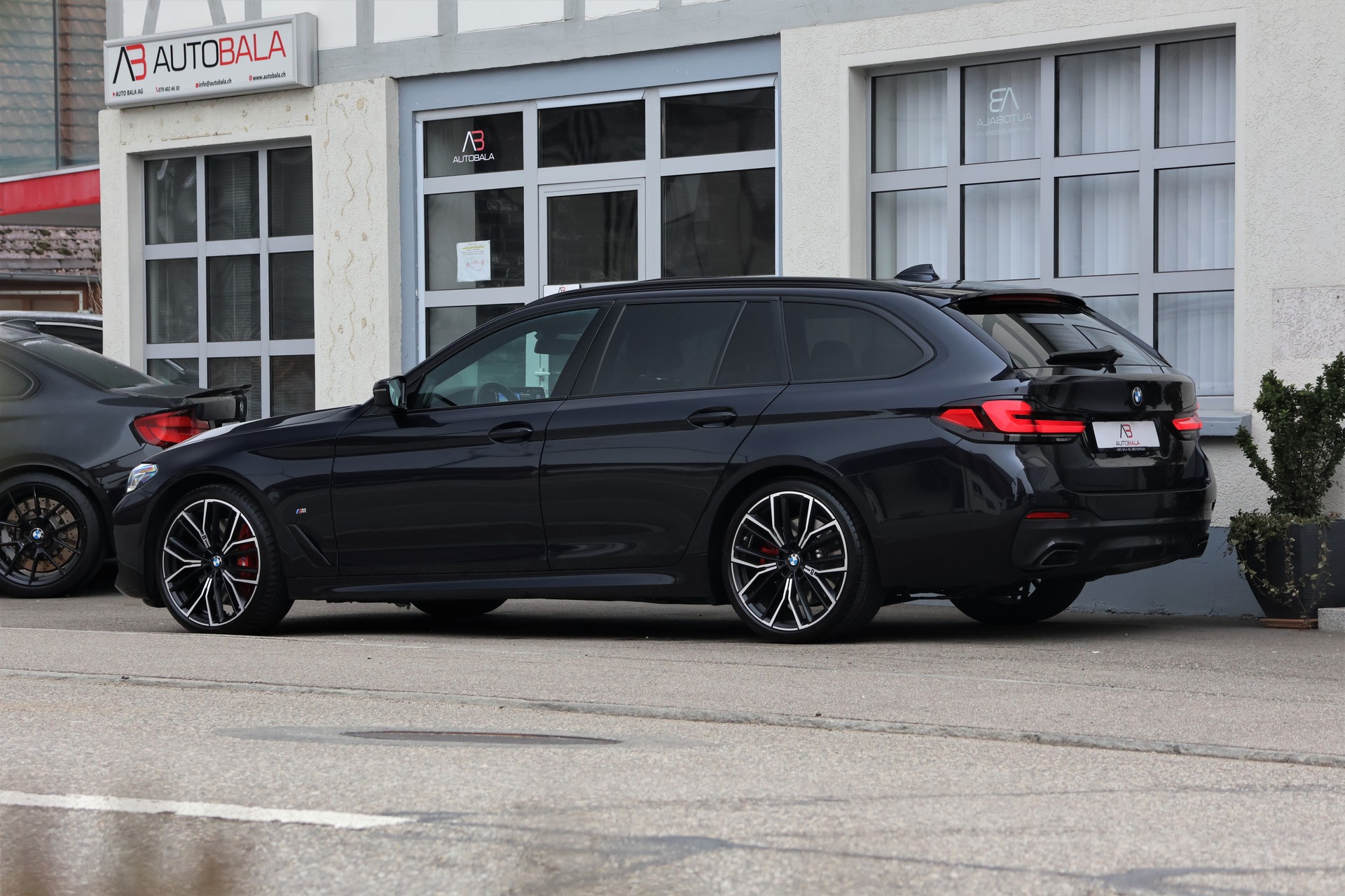 BMW 540d xDrive 48V Touring M Sport Pro Steptronic-showroom-element-3