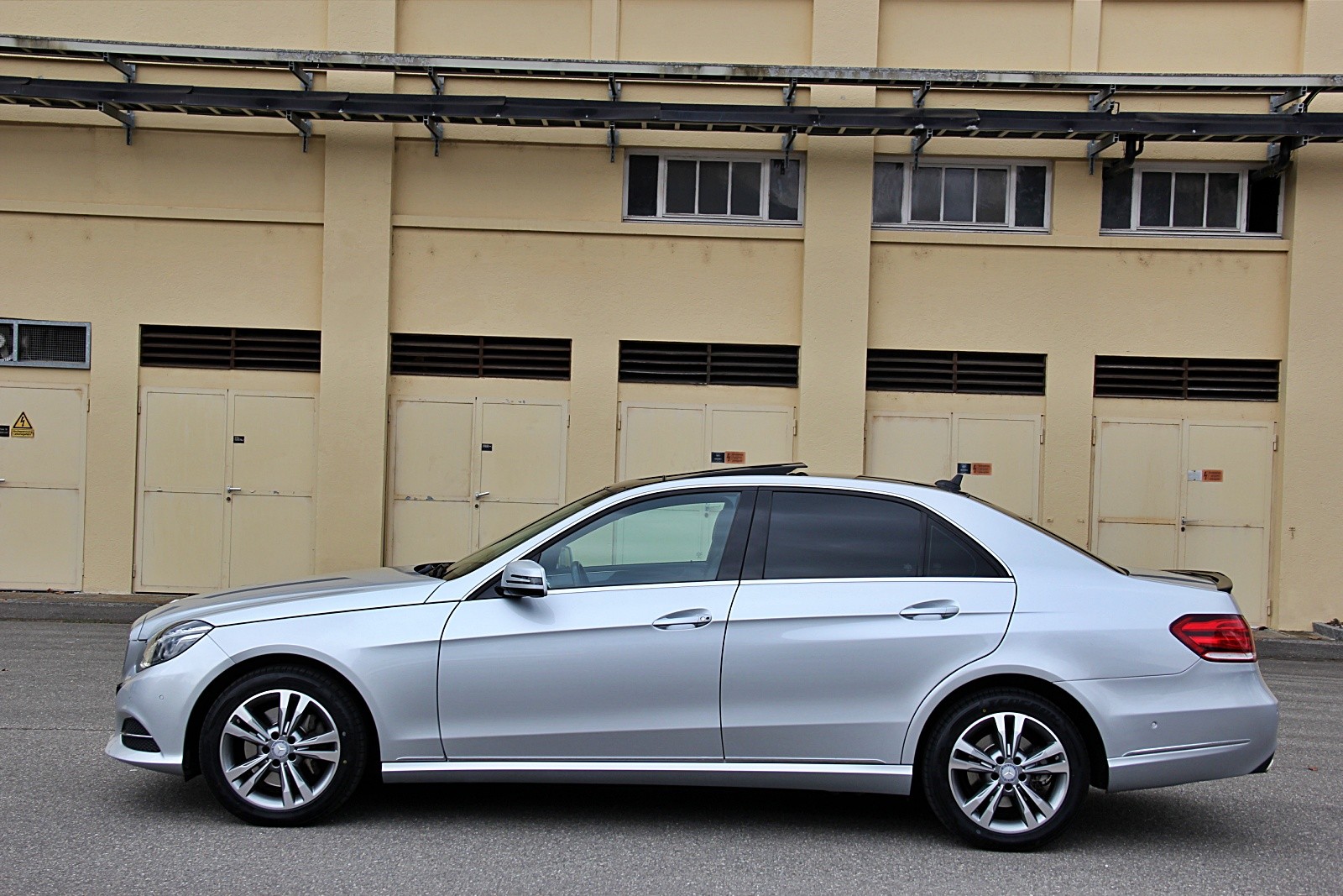 MERCEDES-BENZ E 300 BlueTEC Avantgarde 9G-Tronic-showroom-element-1
