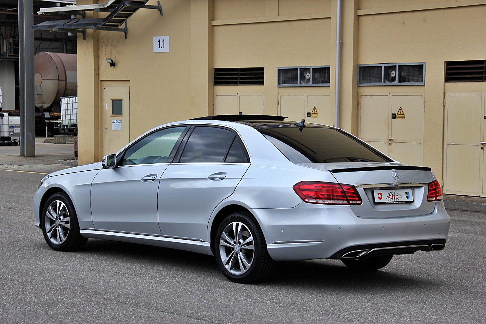 MERCEDES-BENZ E 300 BlueTEC Avantgarde 9G-Tronic-showroom-element-2
