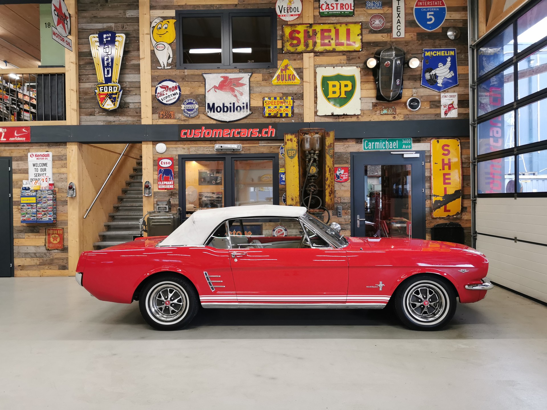 FORD MUSTANG