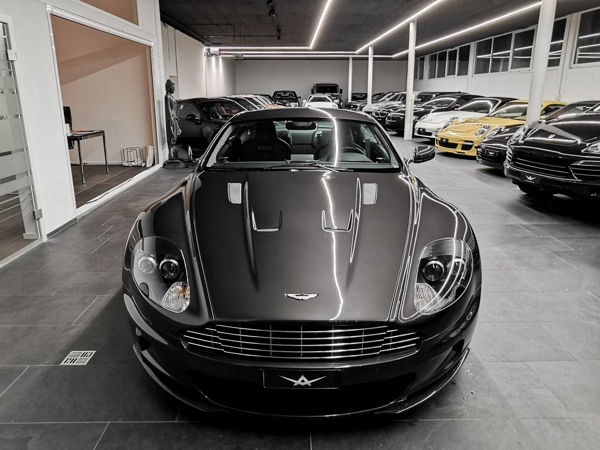 ASTON MARTIN DBS Coupé QUANTUM OF SOLACE JAMES BOND EDITION 4 SITZER-image-1