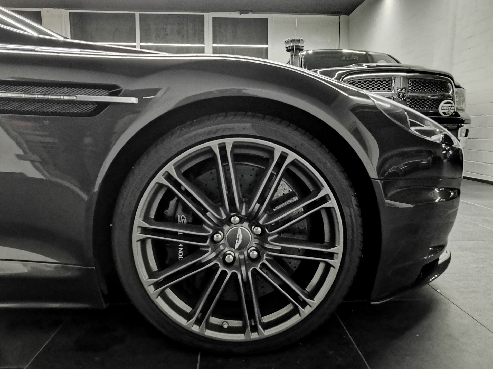 ASTON MARTIN DBS Coupé QUANTUM OF SOLACE JAMES BOND EDITION 4 SITZER-image-14