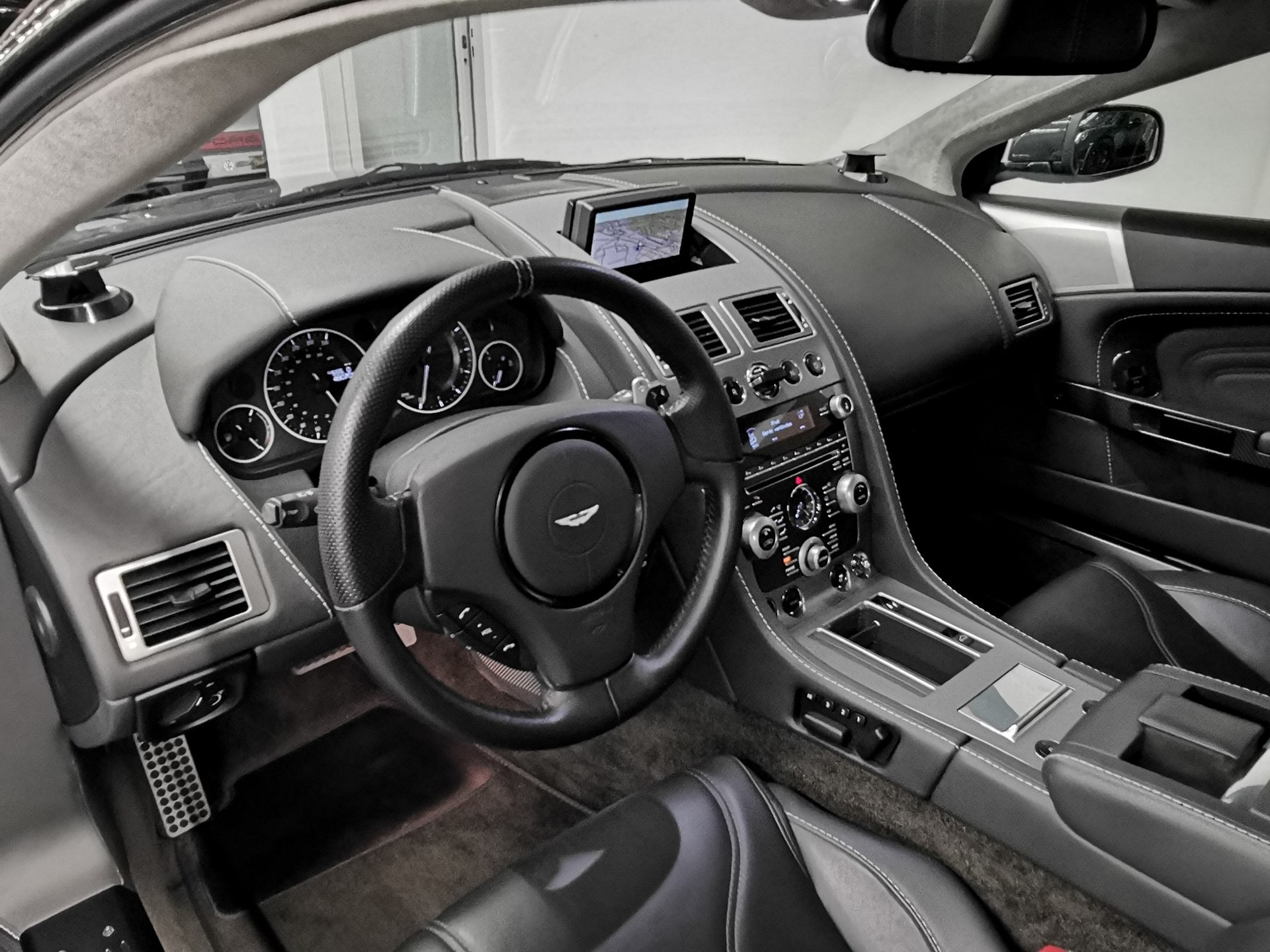 ASTON MARTIN DBS Coupé QUANTUM OF SOLACE JAMES BOND EDITION 4 SITZER-image-8